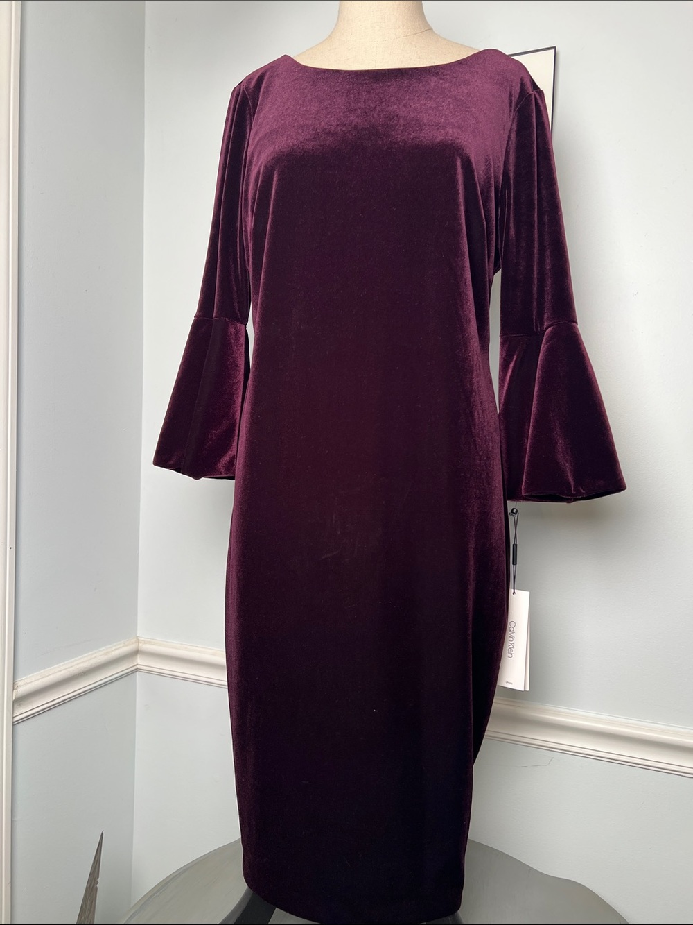 NWT Calvin Klein holiday Bell-Sleeve Sheath Dress in Deep Plum classic designer